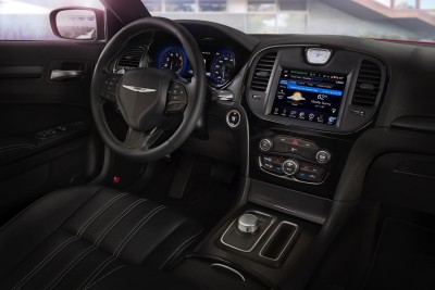 2015-Chrysler-300c-007