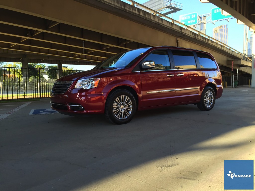 2015-Chrysler-Town-and-Country-txgarage-004