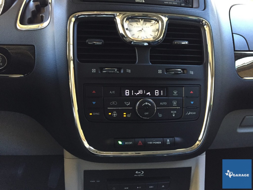 2015-Chrysler-Town-and-Country-txgarage-031