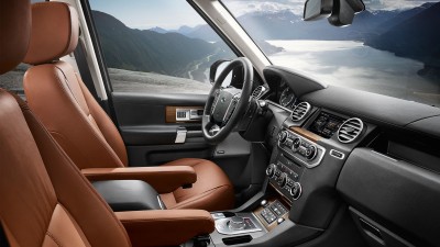 Inside the 2016 Land Rover LR4