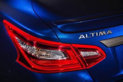 2016-Nissan-Altima-007