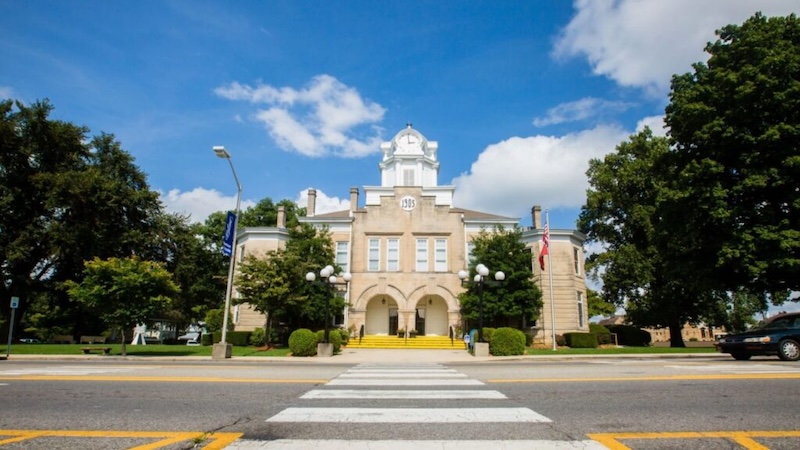 Cumberland County Courthouse - Crossville, Tennessee