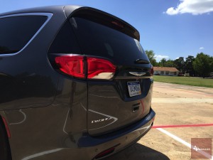 2017-Chrysler-Pacifica-txGarage--009