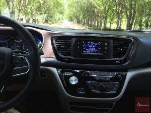 2017-Chrysler-Pacifica-txGarage--033