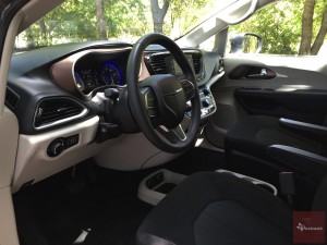 2017-Chrysler-Pacifica-txGarage--035