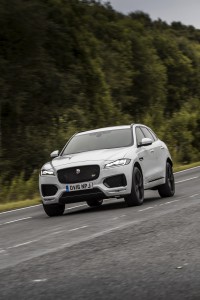 2017-Jaguar-F-Pace--004
